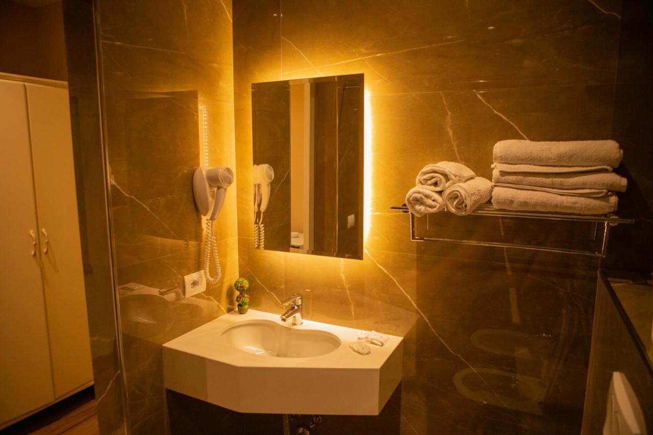 Hotel Vila Mare Durrës Kültér fotó