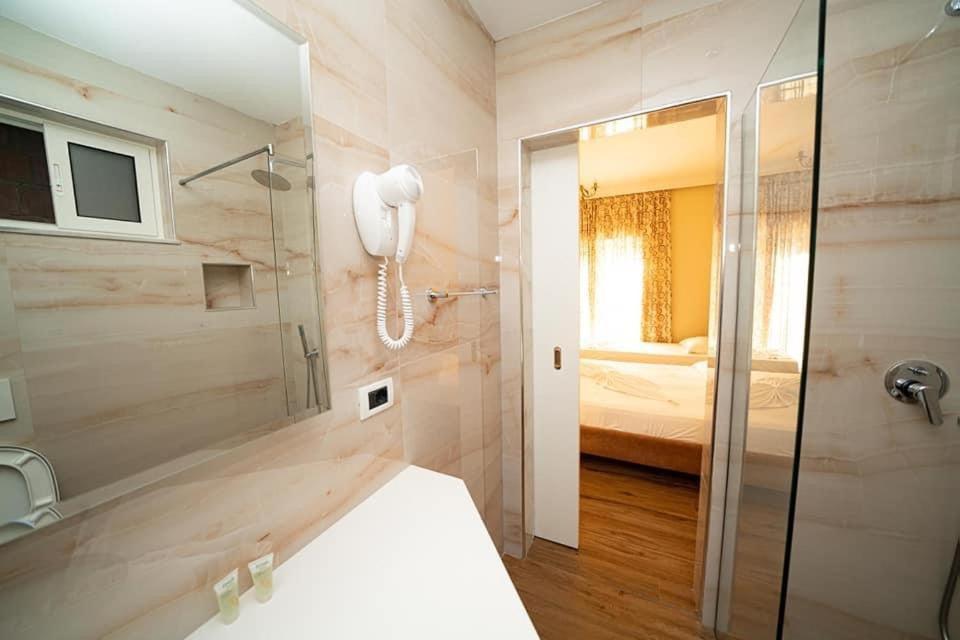 Hotel Vila Mare Durrës Kültér fotó