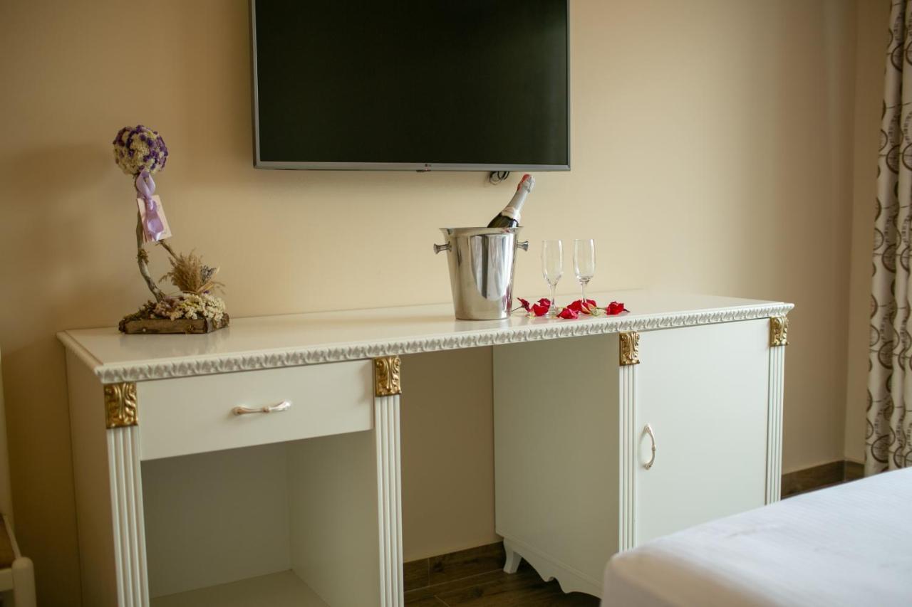 Hotel Vila Mare Durrës Kültér fotó