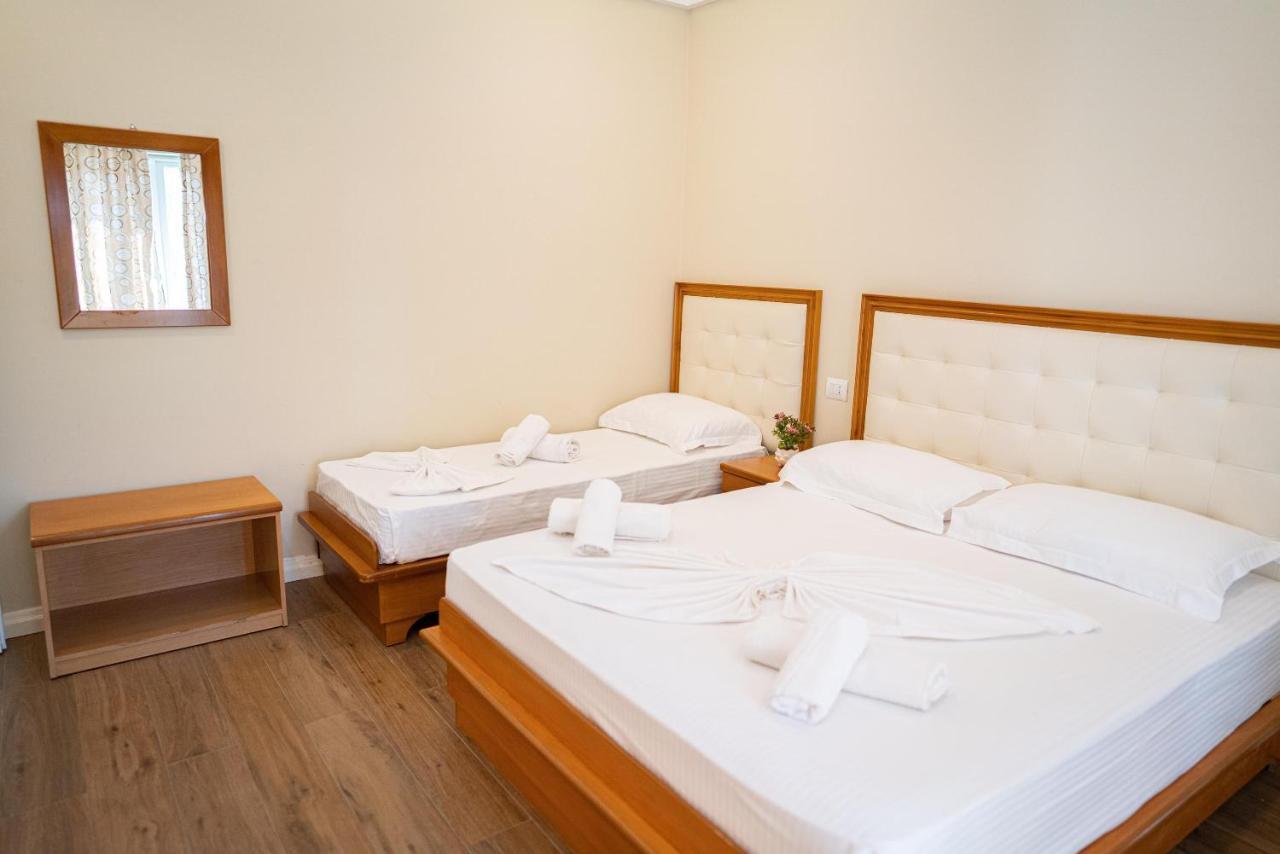 Hotel Vila Mare Durrës Kültér fotó