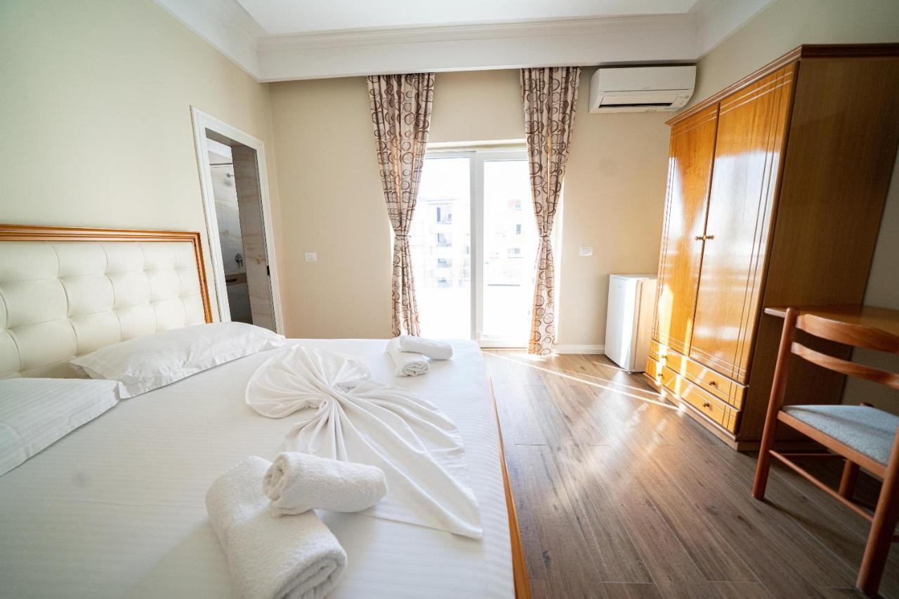 Hotel Vila Mare Durrës Kültér fotó